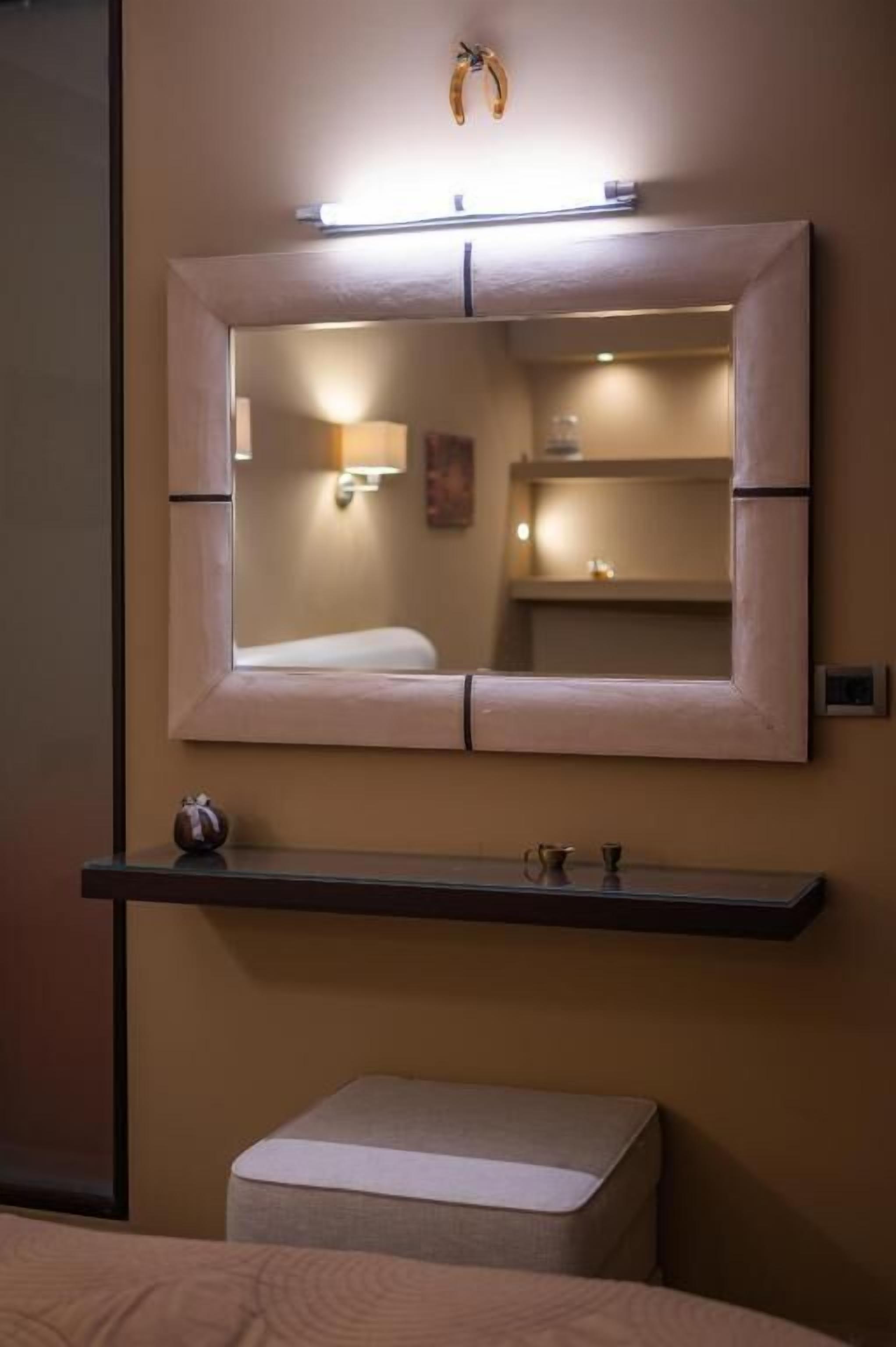 Suite familiar | Caixa forta a l'habitació i cortines opaques 