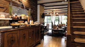 Free daily buffet breakfast