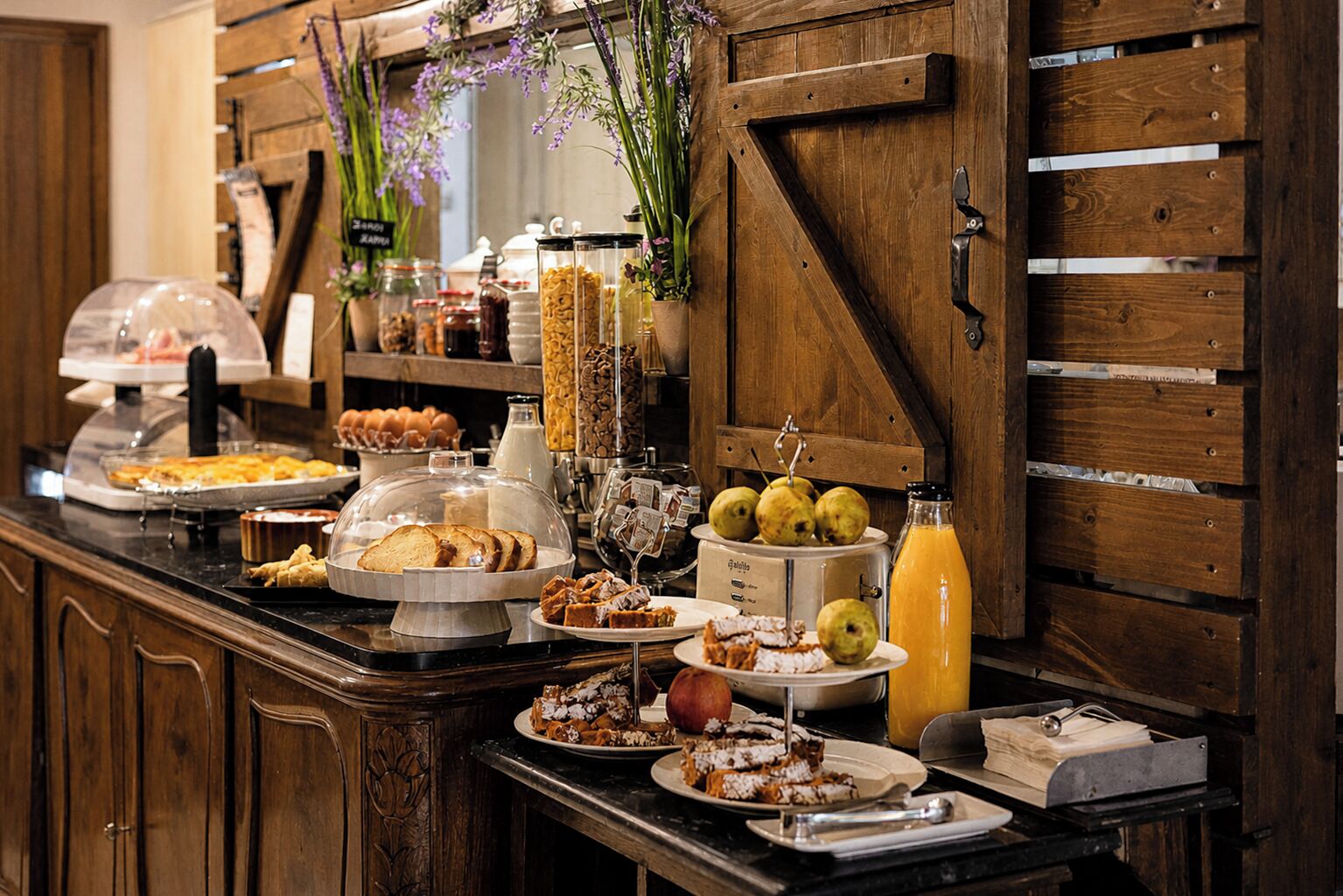 Free daily buffet breakfast