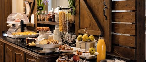 Buffet déjeuner gratuit tous les jours