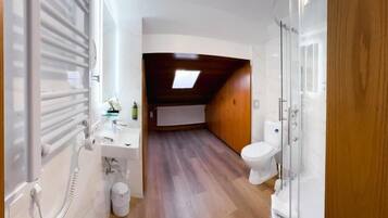 Familienzimmer, Stadtblick | Badezimmer