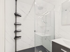 Shower, hair dryer - Apartment with a magnificent sea view for 4 (Les Sables-d´Olonne)