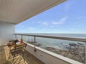 Outdoor dining - Apartment with a magnificent sea view for 4 (Les Sables-d´Olonne)