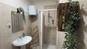 Bathroom - Vacation House La Casetta, in the heart of the medieval old town (Configni)