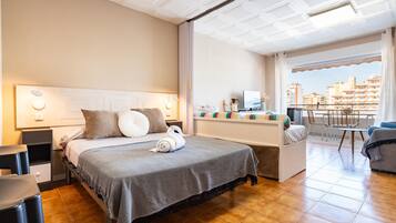 Iron/ironing board, WiFi, bed sheets