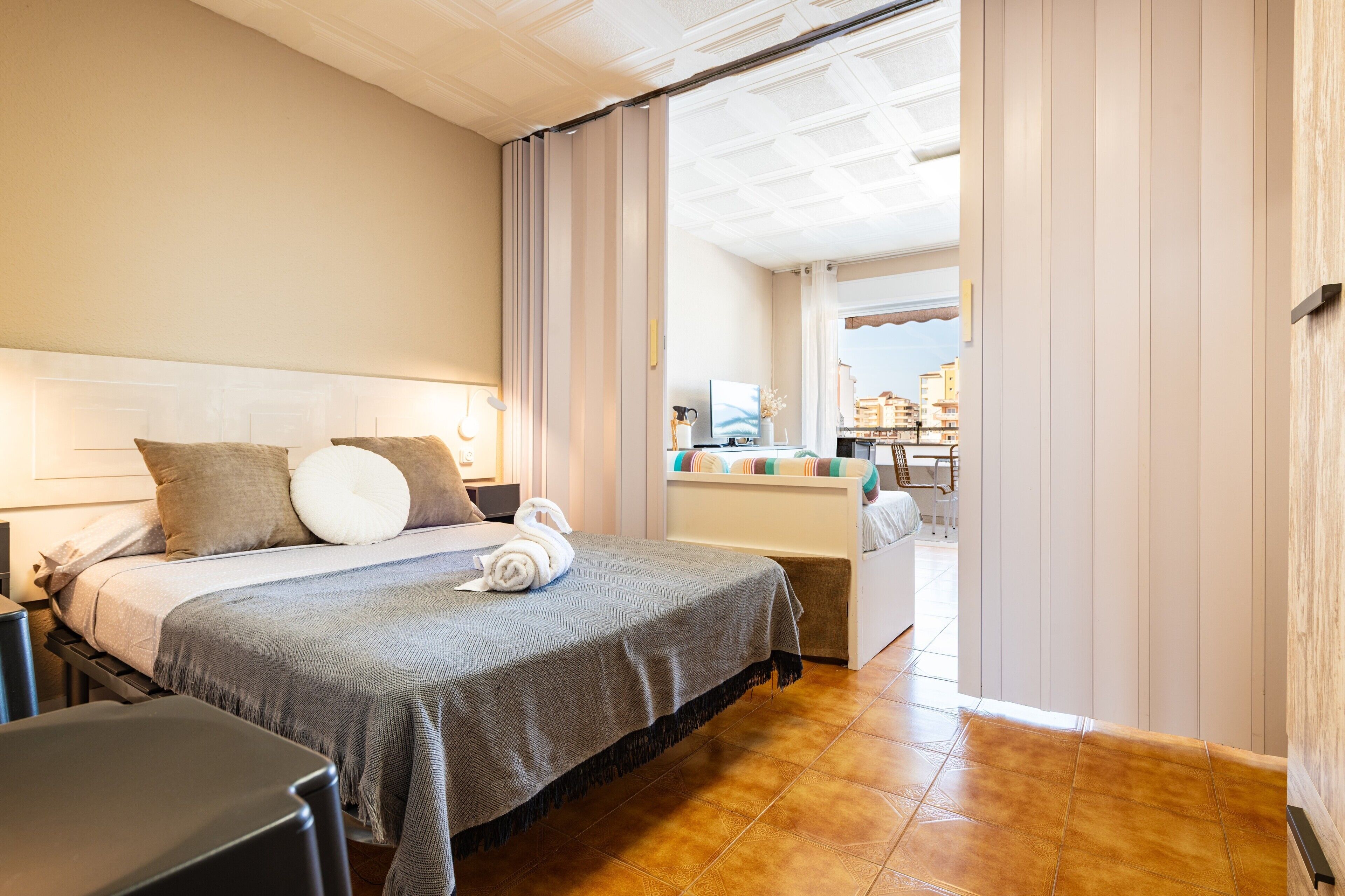 Iron/ironing board, WiFi, bed sheets