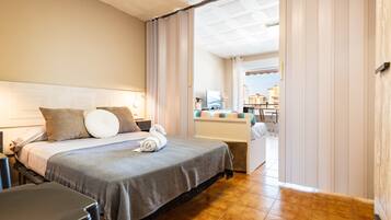 Iron/ironing board, WiFi, bed sheets