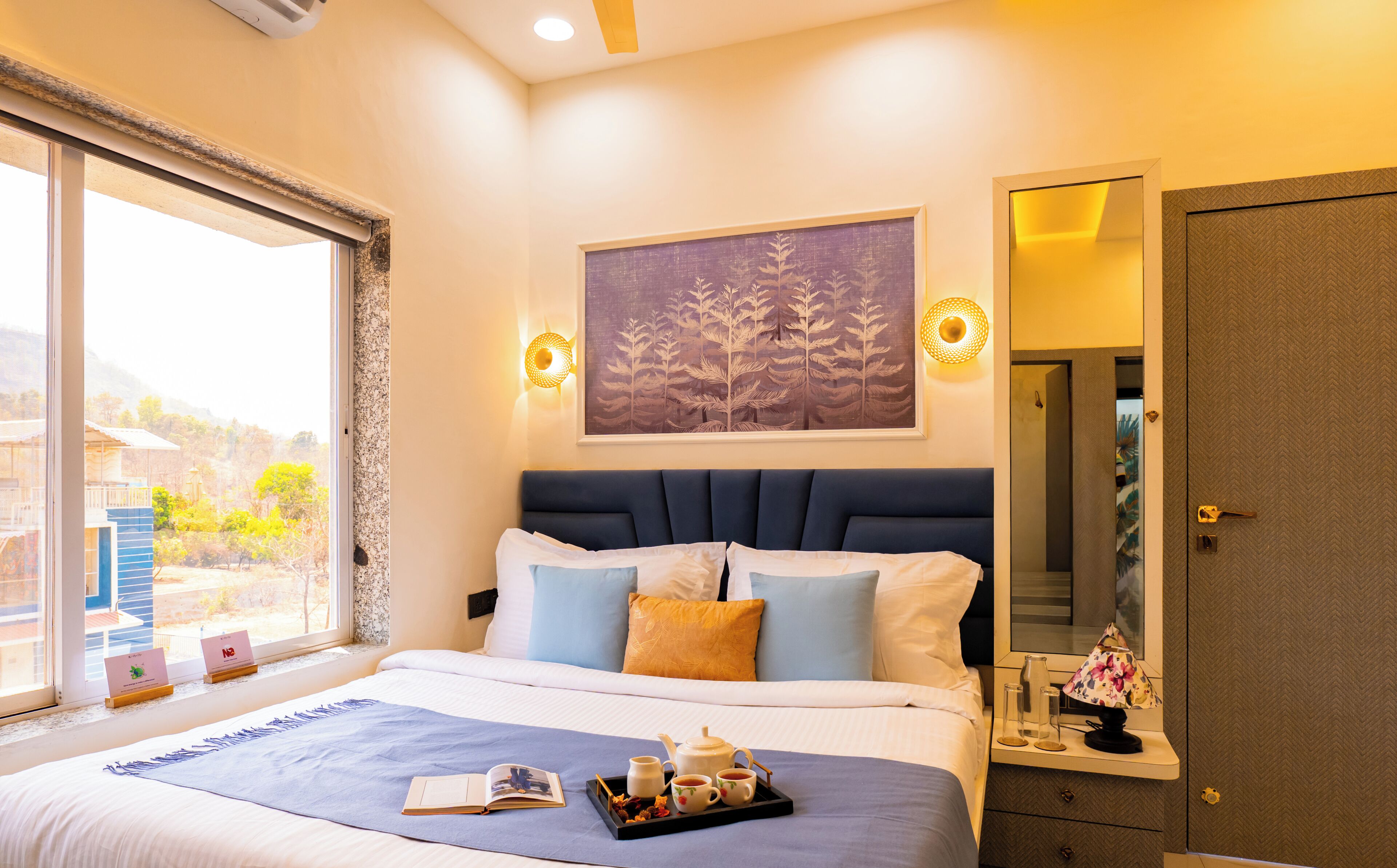 Vila luxo, vista para a colina | Cofres nos quartos, ferros/tábuas de passar roupa, Wi-Fi de cortesia