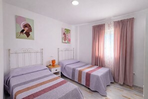 2 bedrooms, bed sheets - Apartamento San Ignacio de Loyola, sol y ola II (Conil de la Frontera)