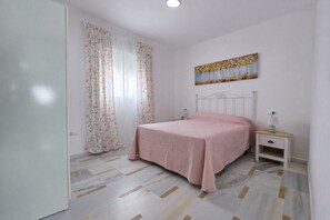 2 bedrooms, bed sheets - Apartamento San Ignacio de Loyola, sol y ola II (Conil de la Frontera)
