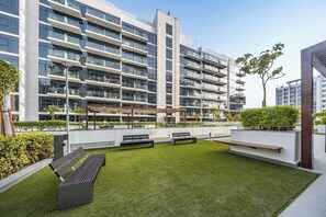 Terrace/patio - Free housekeeping visits during your stay - Peaceful Studio for 2 in Meydan! (Meydan)