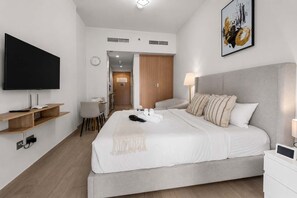 Iron/ironing board, WiFi, bed sheets - Free housekeeping visits during your stay - Peaceful Studio for 2 in Meydan! (Meydan)