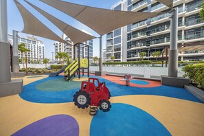 Children’s area - Free housekeeping visits during your stay - Peaceful Studio for 2 in Meydan! (Meydan)