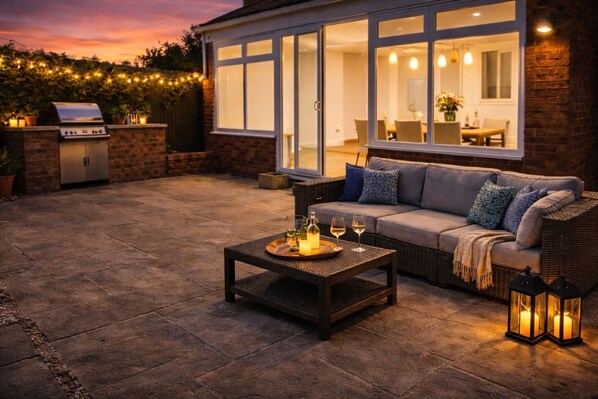 Terrace/patio - Spacious 3-Bed Home | Sleeps 8 | 4 Beds | Parking | Family Friendly (Corby)