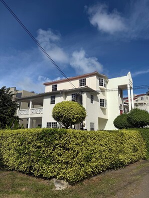 Exterior - 5BR Rodney Bay Villa. Walk to Beach, Dining & Nightlife. Sleeps 10 (Gros Islet)