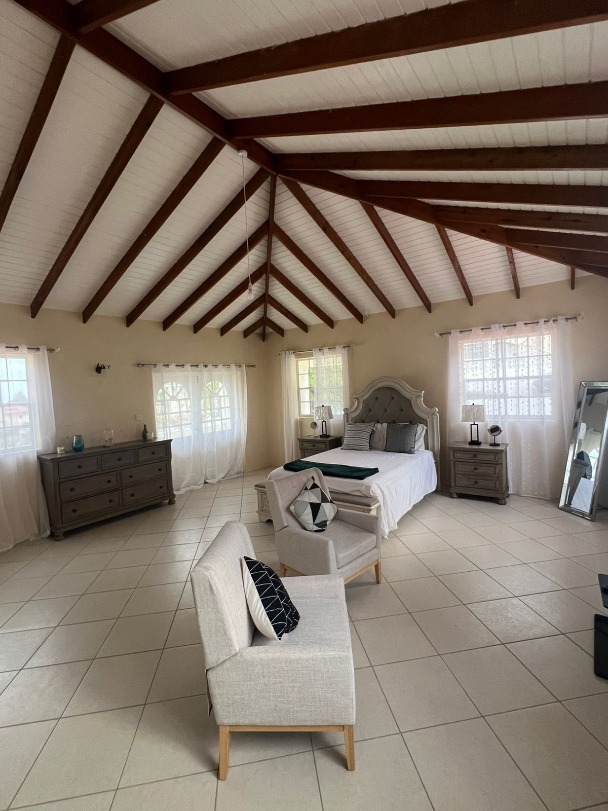 5 bedrooms, iron/ironing board, free WiFi, bed sheets