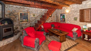 TV - Rural house Janjic by Villas Guide (Plina Jezero)