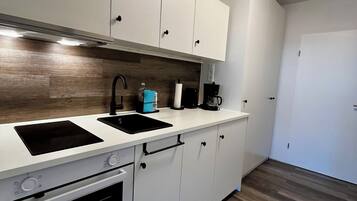 Kühlschrank, Ofen, Herdplatte, Geschirrspüler