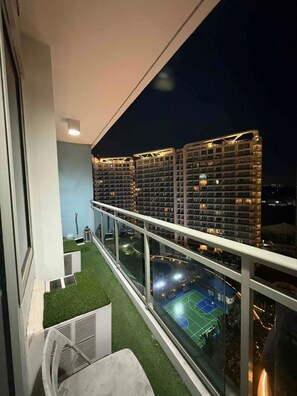 Family Condo, 2 Bedrooms, Balcony, City View | Balcony - The Bawhaus (Parañaque)
