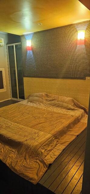 Shared Dormitory, 3 Bedrooms, Balcony, Mountain View