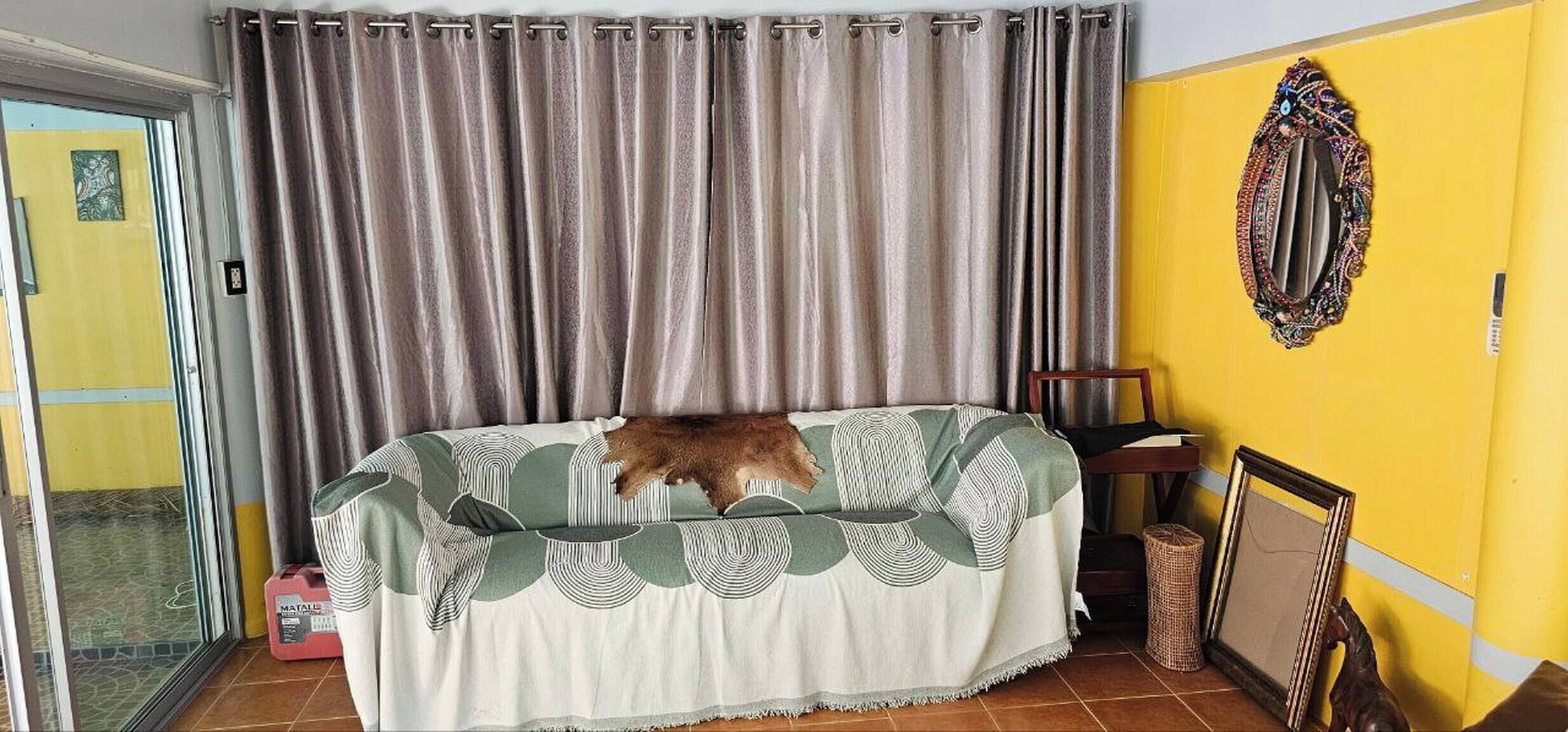 Shared Dormitory, 3 Bedrooms, Balcony, Mountain View | Living area