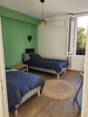 2 bedrooms, travel cot, free WiFi, bed sheets - In a winemaker’s cellar (Marquixanes)