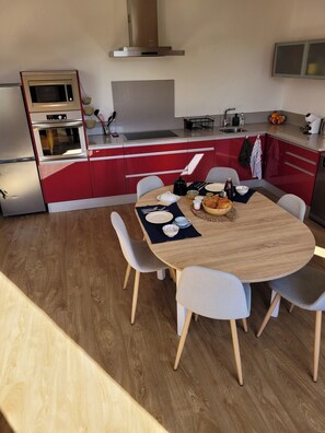 Private kitchen - In a winemaker’s cellar (Marquixanes)