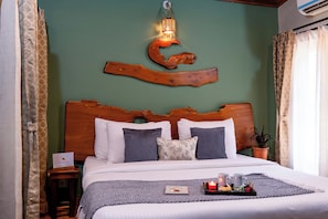 Deluxe Villa - Alaya Stay Twisted Tree with Pool (Virajpet)