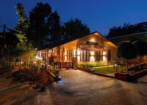 Exterior - Alaya Stay Twisted Tree with Pool (Virajpet)