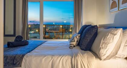 Luxe Downtown Condo Penthouse W/ 2 Free Parking!