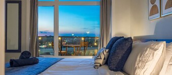 Luxe Downtown Condo Penthouse W/ 2 Free Parking!