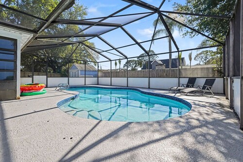 Modern 3Br/2Ba Pool Oasis - Near I-95 & Shops