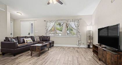 Modern 3Br/2Ba Pool Oasis - Near I-95 & Shops