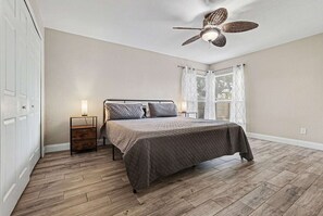 3 bedrooms, desk, iron/ironing board, travel cot