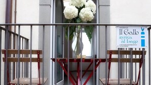 A gated entrance with a metal fence, a bench, and a sign indicating a residential property named 'Il Gallo in Rivà al Lago.' - Lake front house with lake view and garage (Pisogne)