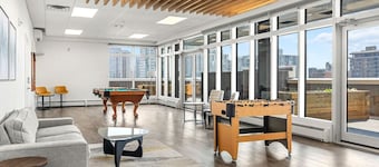 Luxe Downtown Retreat W/ 2 Free Parking!