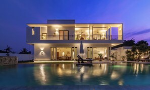 Pool - Villa Keo - Beautiful 7-bedroom villa with AC in welcoming Krong Siem Reap (Krong Siem Reap)