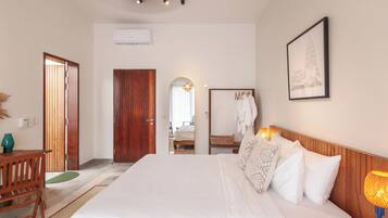 7 bedrooms, iron/ironing board, WiFi, bed sheets