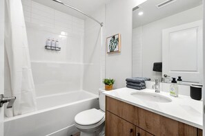 Hair dryer - Downtown Calgary Gem W / Tower Views! (Calgary)