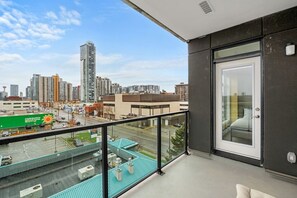 Property grounds - Luxe Downtown Getaway W / 2 Free Parking! (Calgary)