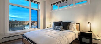Luxe Downtown Getaway W / 2 Free Parking!