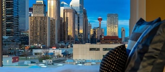 Luxe Downtown Getaway W / 2 Free Parking!