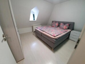 2 bedrooms, iron/ironing board, WiFi, bed sheets - Hiking Event Forsthaus Bigge – Spacious Apartments in Historic Setting (Olsberg)
