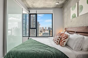 2 bedrooms, desk, iron/ironing board, WiFi - Luxe Modern Escape W/ Tower Views (Calgary)