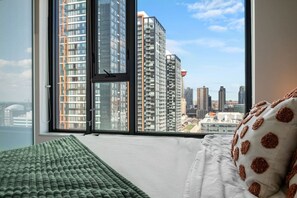 2 bedrooms, desk, iron/ironing board, WiFi - Luxe Modern Escape W/ Tower Views (Calgary)