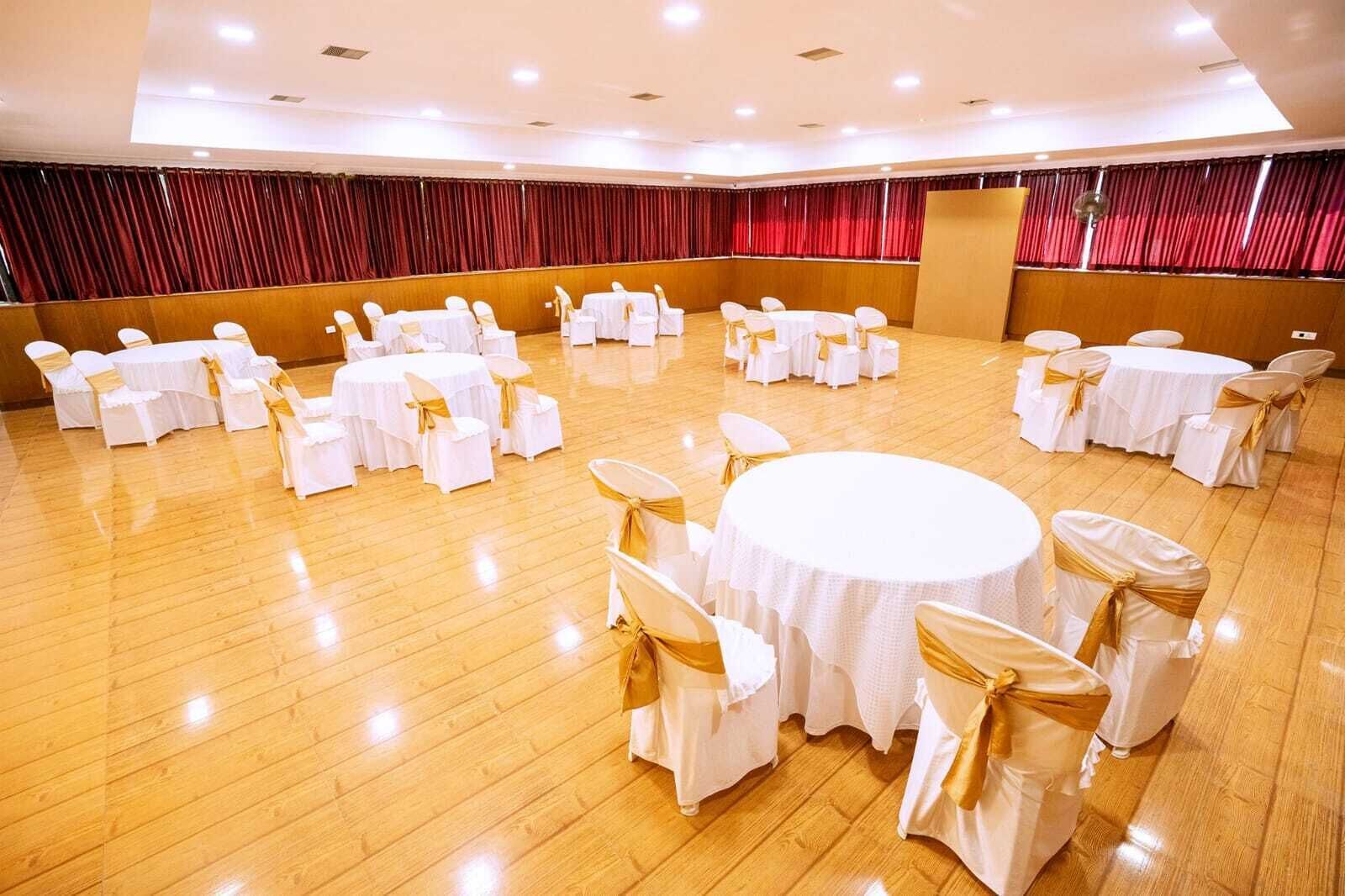 Banquet hall