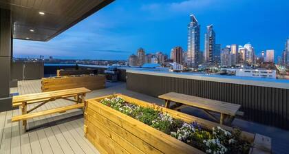 Luxe Downtown Haven W / 2 Free Parking!
