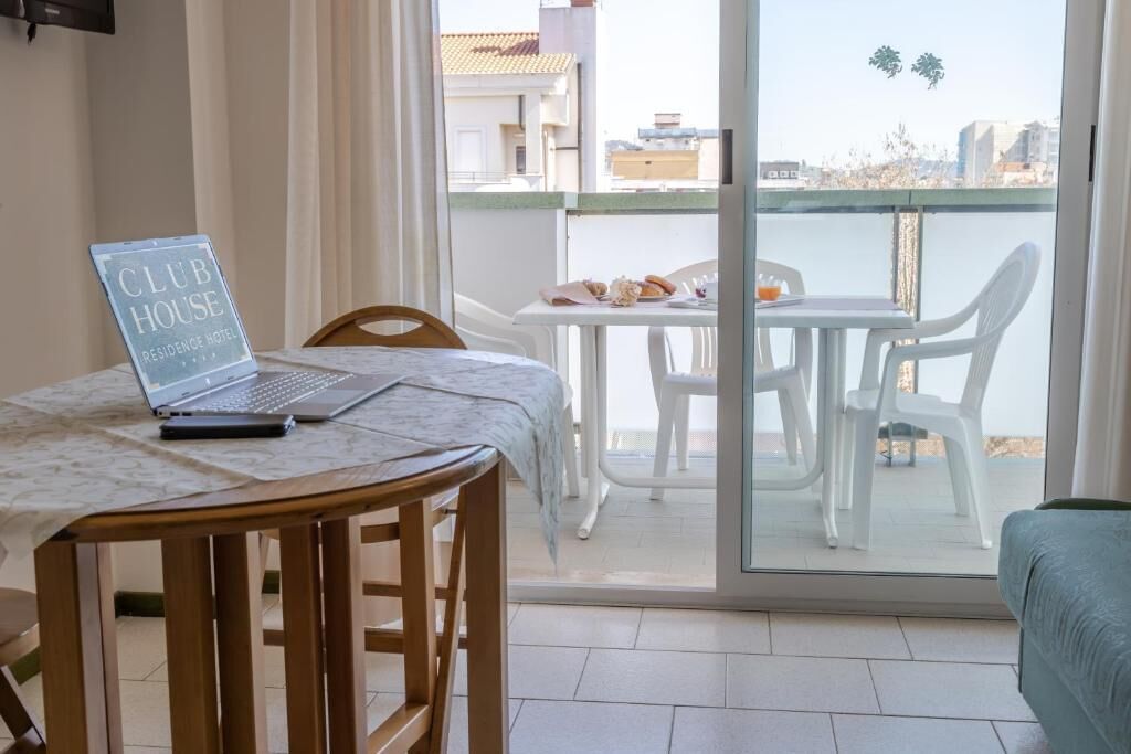 Comfort Apartment, Balcony, Partial Sea View | Dining