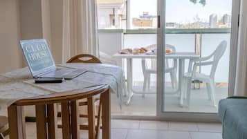Comfort Apartment, Balcony, Partial Sea View | Dining