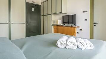 Comfort-Apartment, Balkon, eingeschränkter Meerblick | Zimmersafe, Bügeleisen/Bügelbrett, kostenloses WLAN, Rollstuhlgeeignet